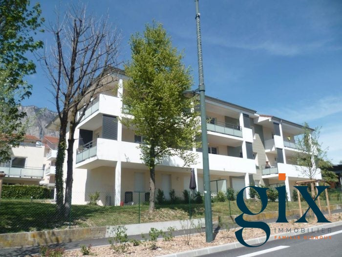 Flat Place de l'Agora in Saint-Ismier