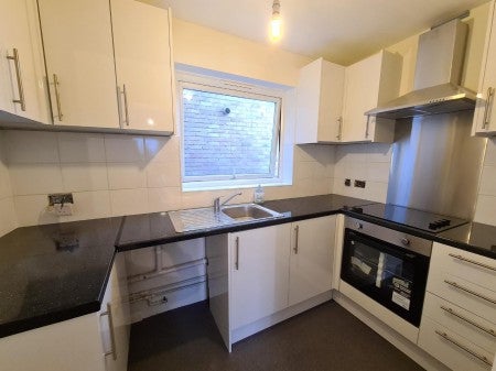 Flat Hinton Road in Greater London
