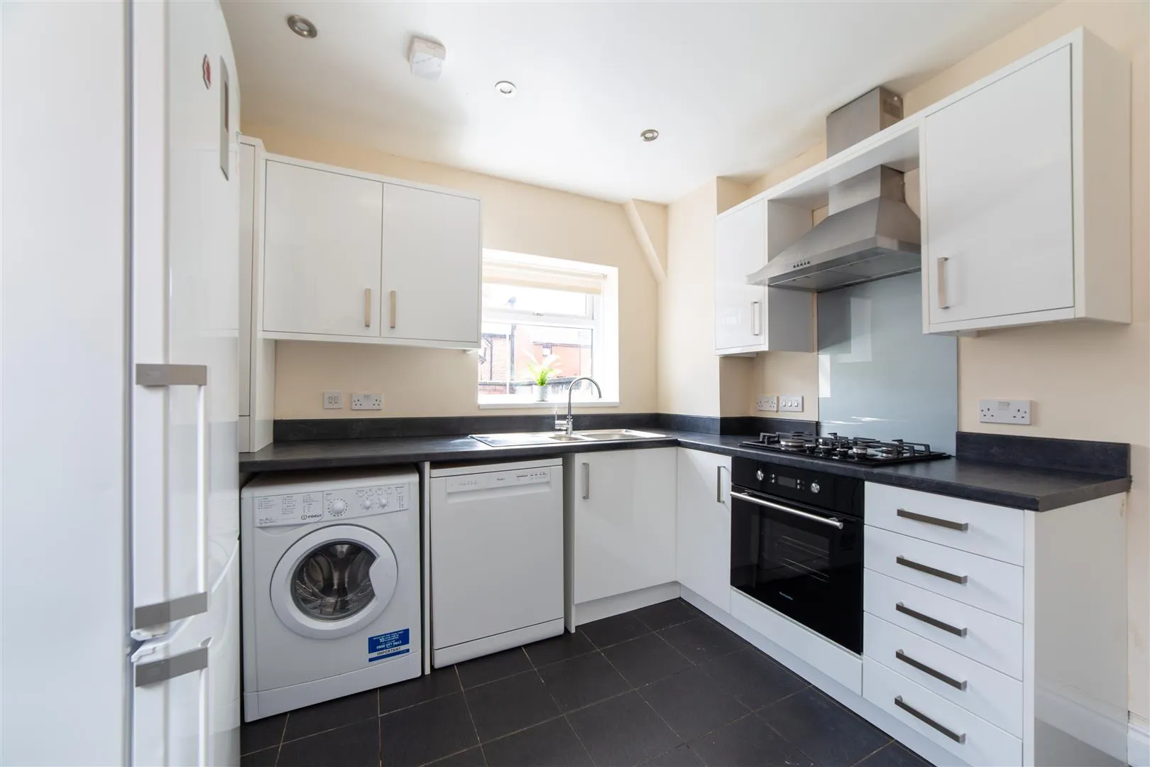 Flat Holly Avenue in Newcastle upon Tyne