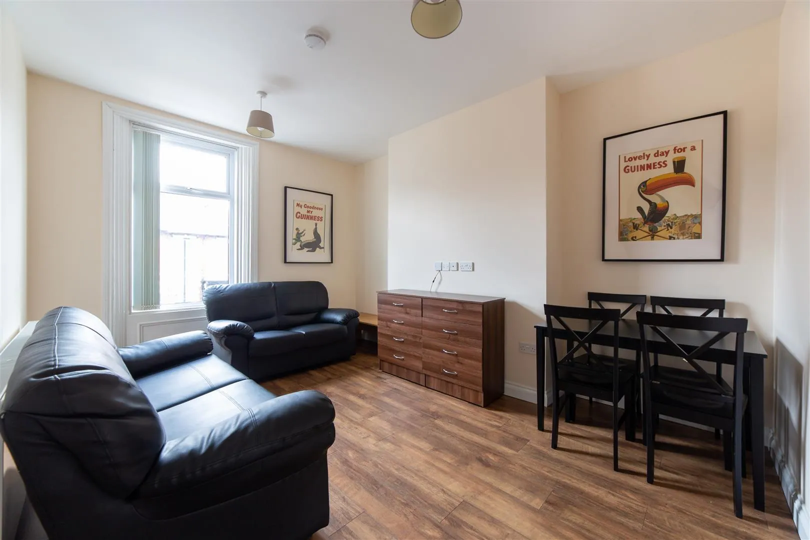 Flat Holly Avenue in Newcastle upon Tyne
