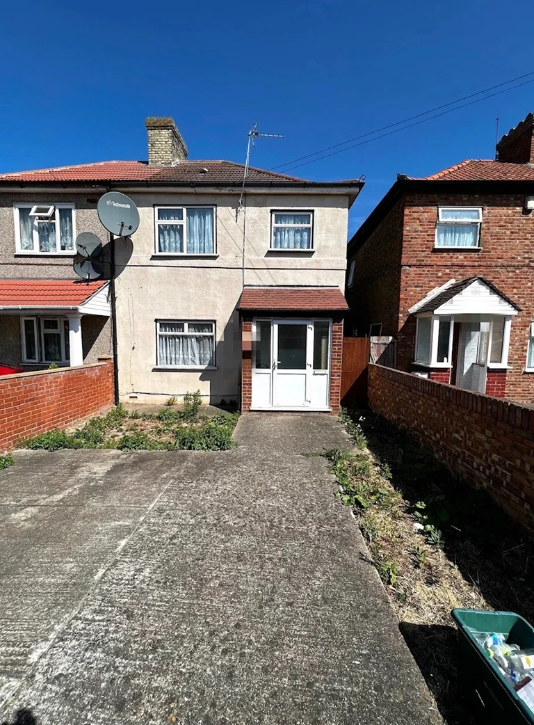 House Uxbridge Road in Greater London