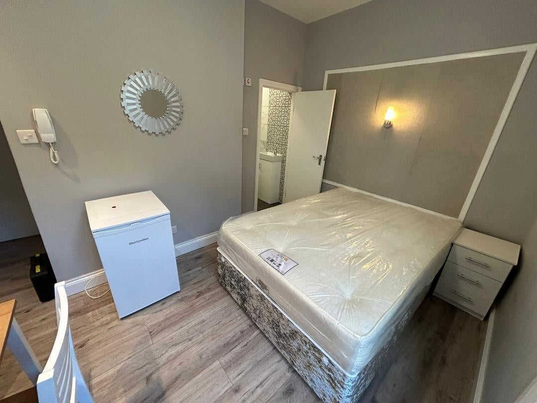Room Moreton Street in City of Westminster