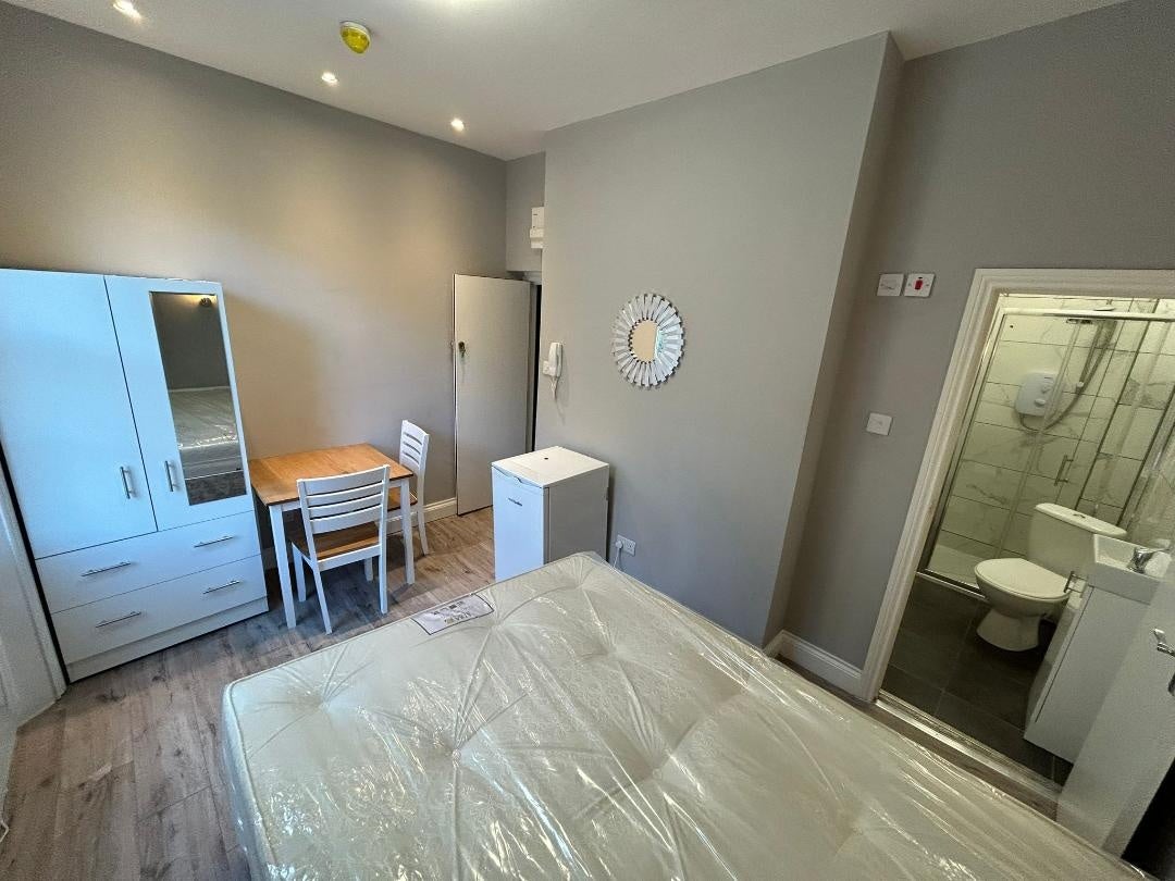 Room Moreton Street in City of Westminster