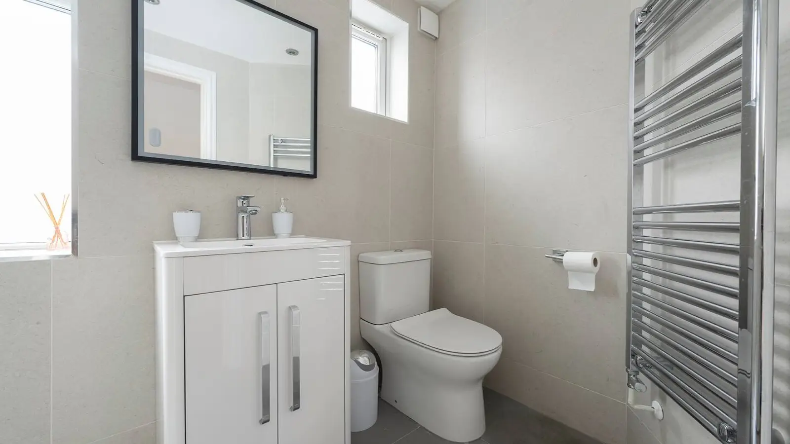Flat Dawes Road in Greater London