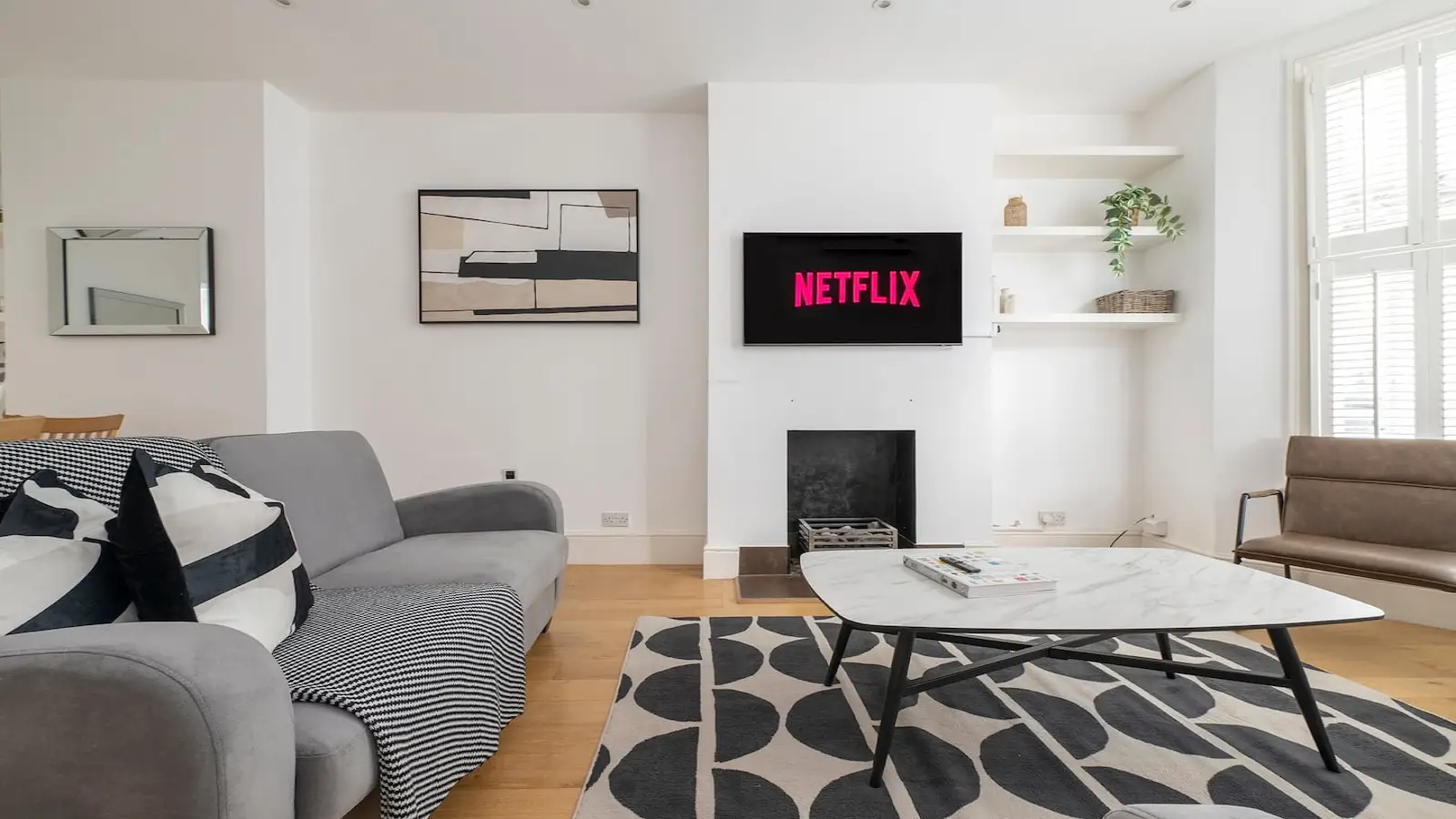 Flat Dawes Road in Greater London