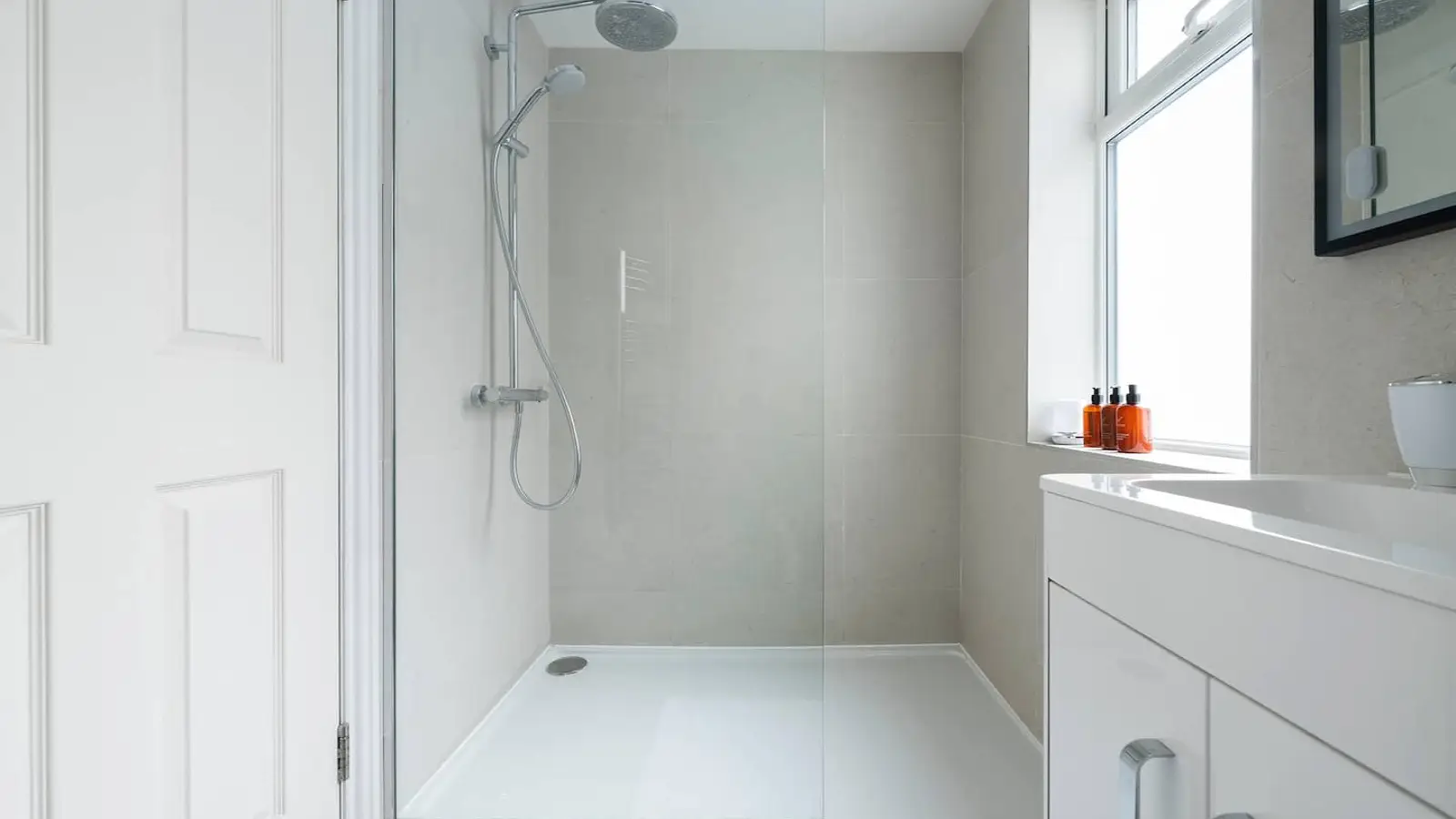 Flat Dawes Road in Greater London