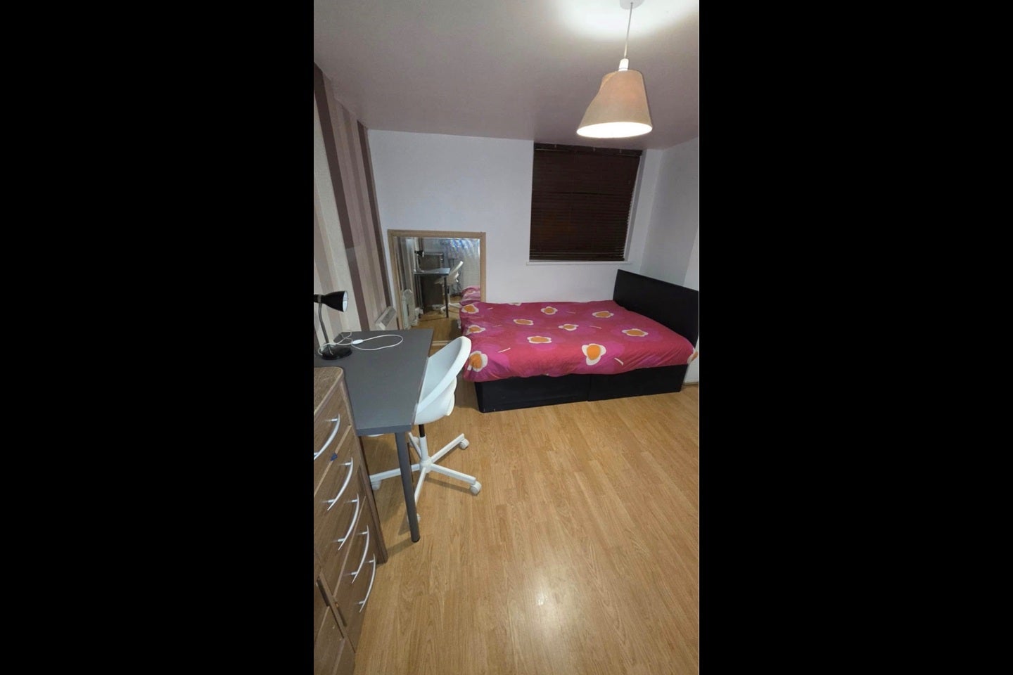 Flat Chelsfield Lane in Greater London