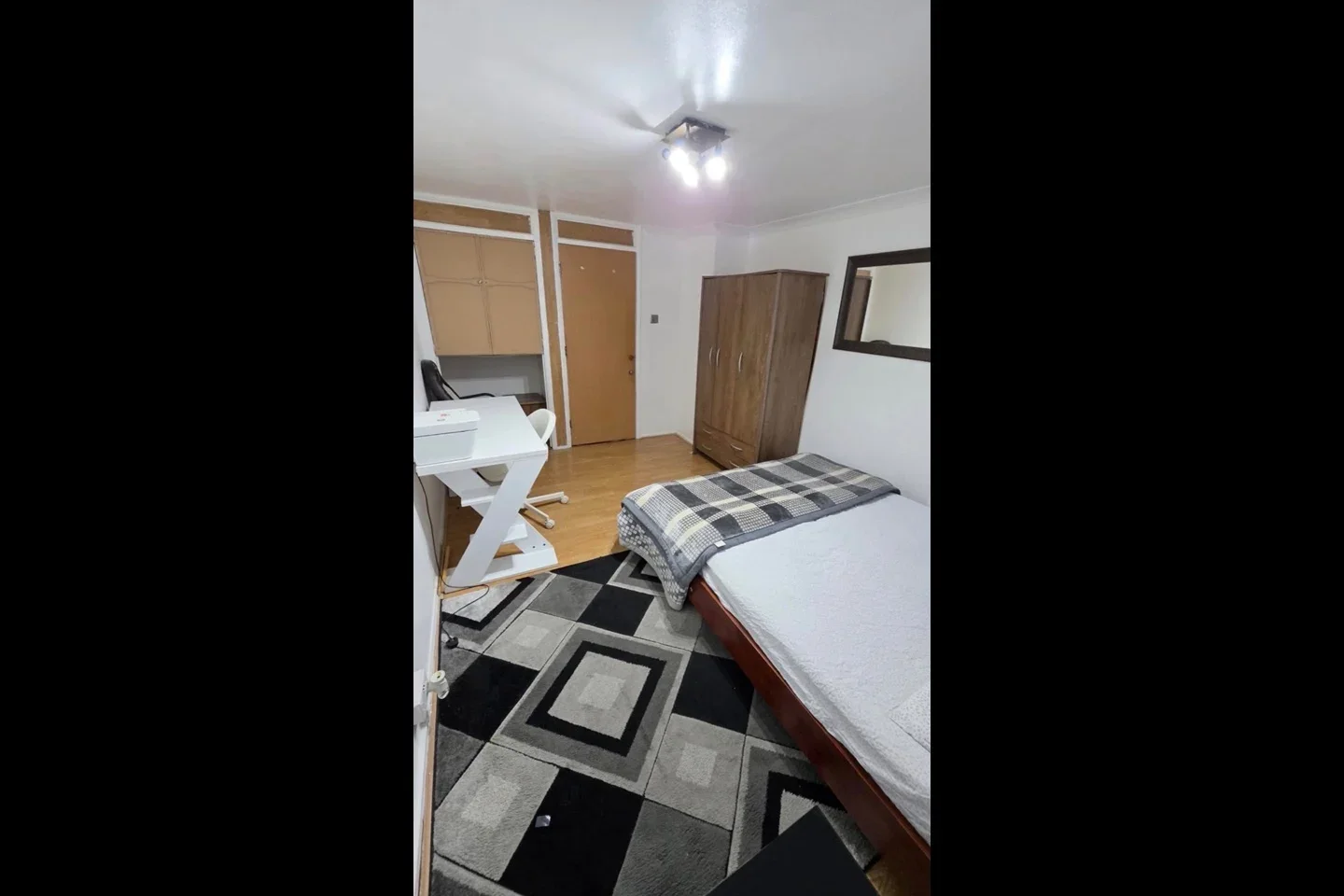 Flat Chelsfield Lane in Greater London