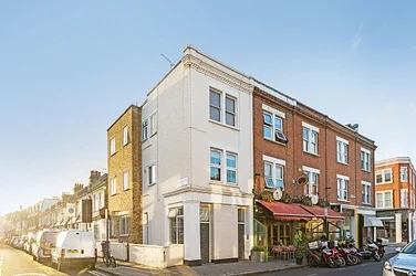 Flat Munster Road in Greater London