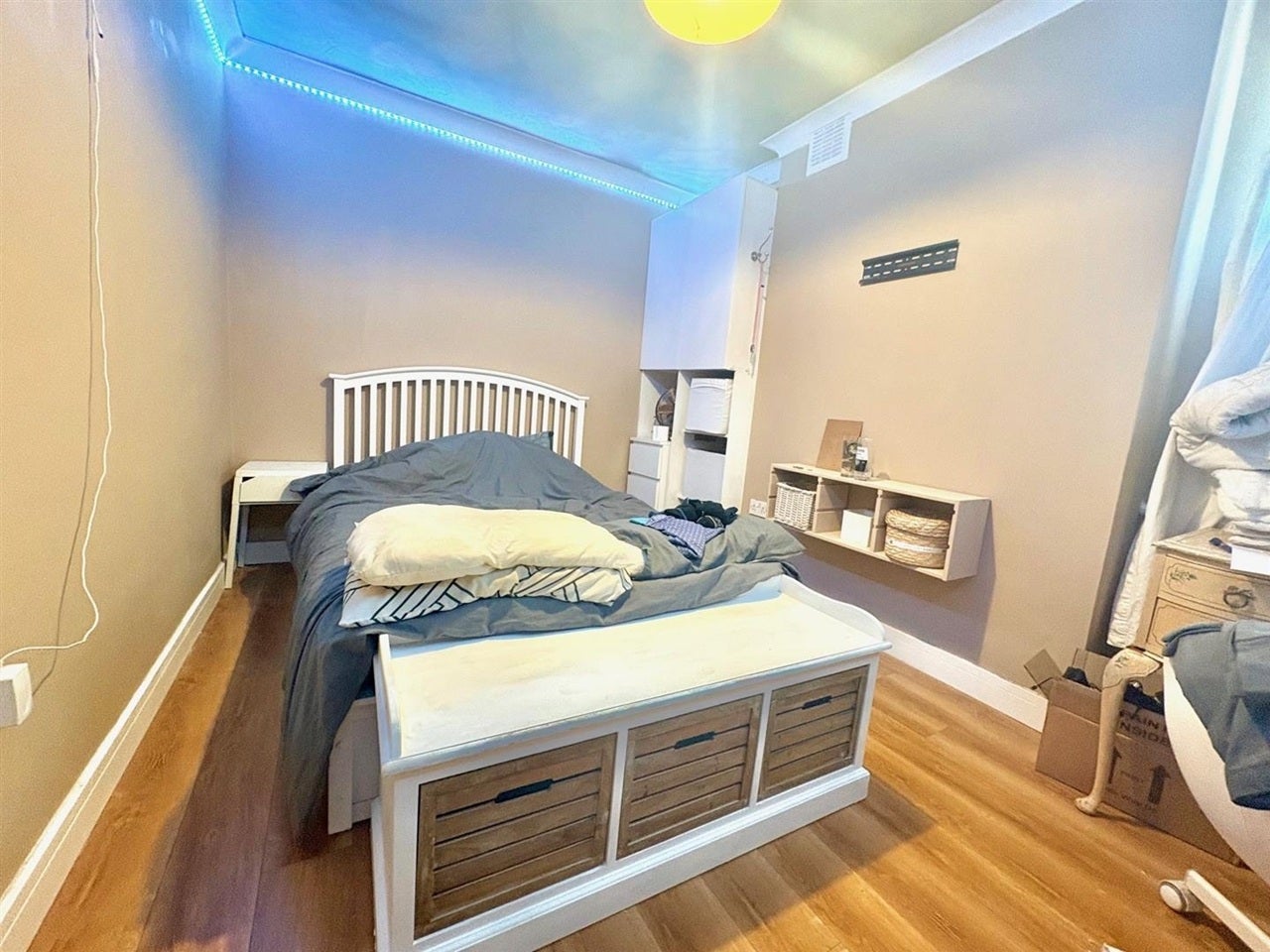 Flat Ashburnham Road in Greater London