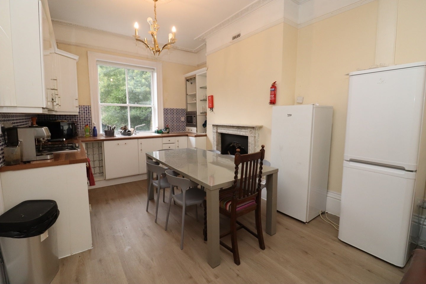 Room Bow Road in Greater London