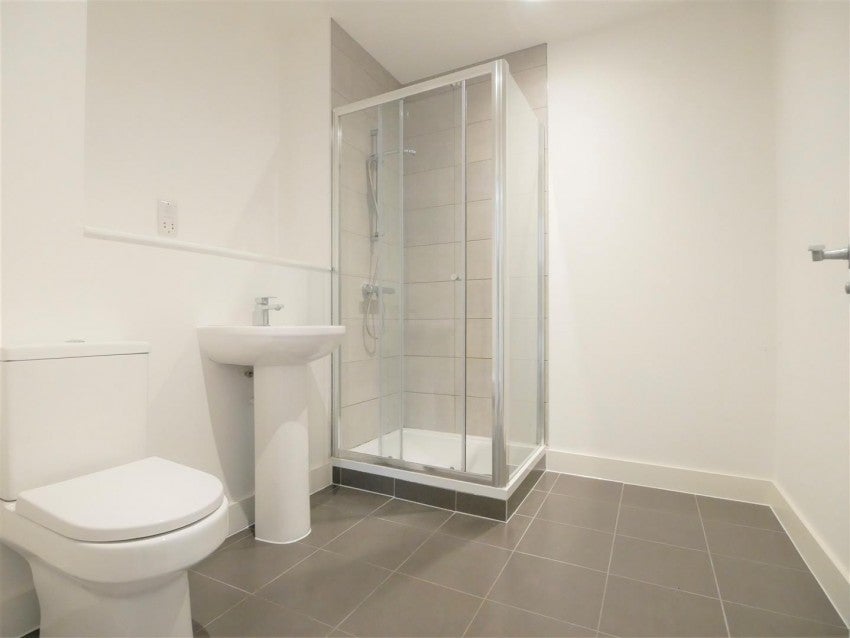 Flat Aviator Court in York