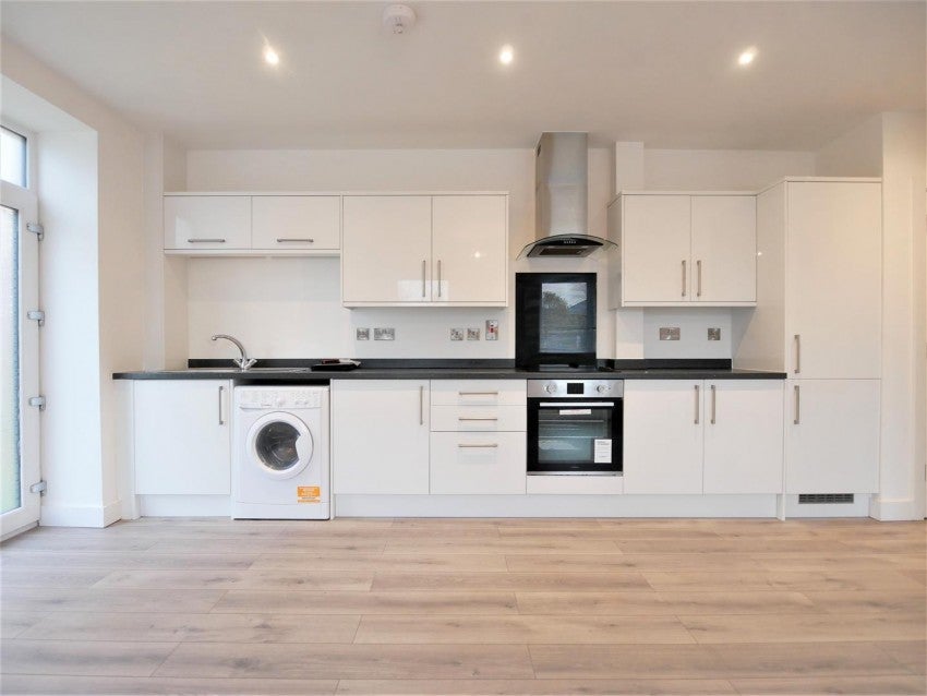 Flat Aviator Court in York