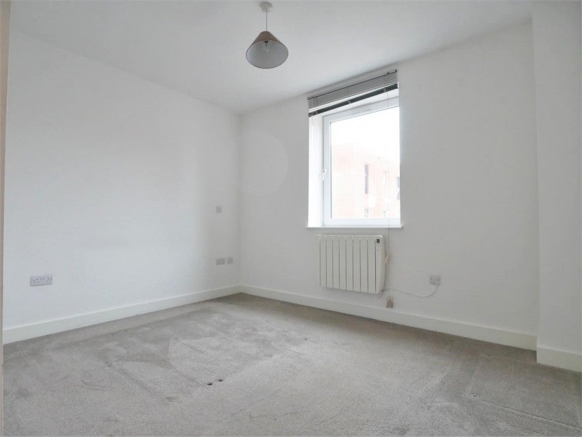 Flat Aviator Court in York