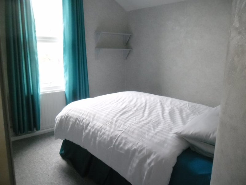 Room Charborough Road in Bristol