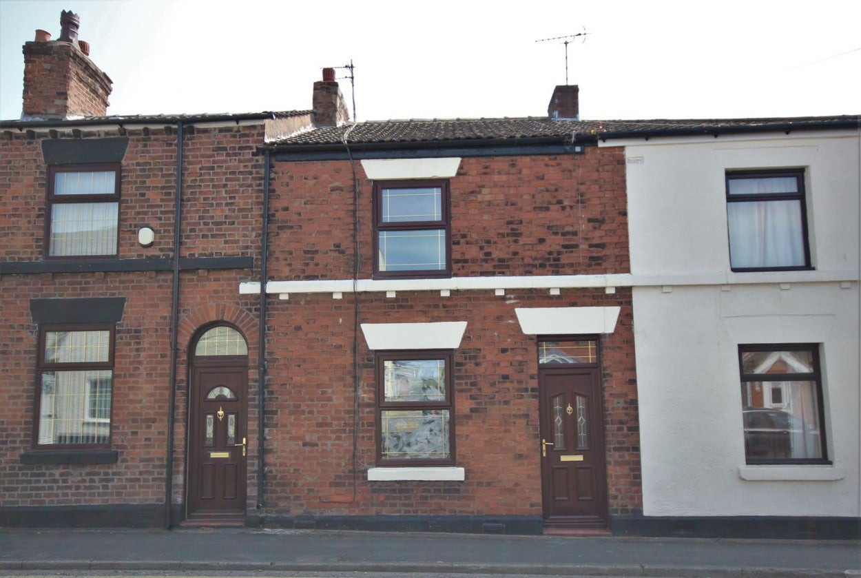 House Hale Gate Road in Widnes