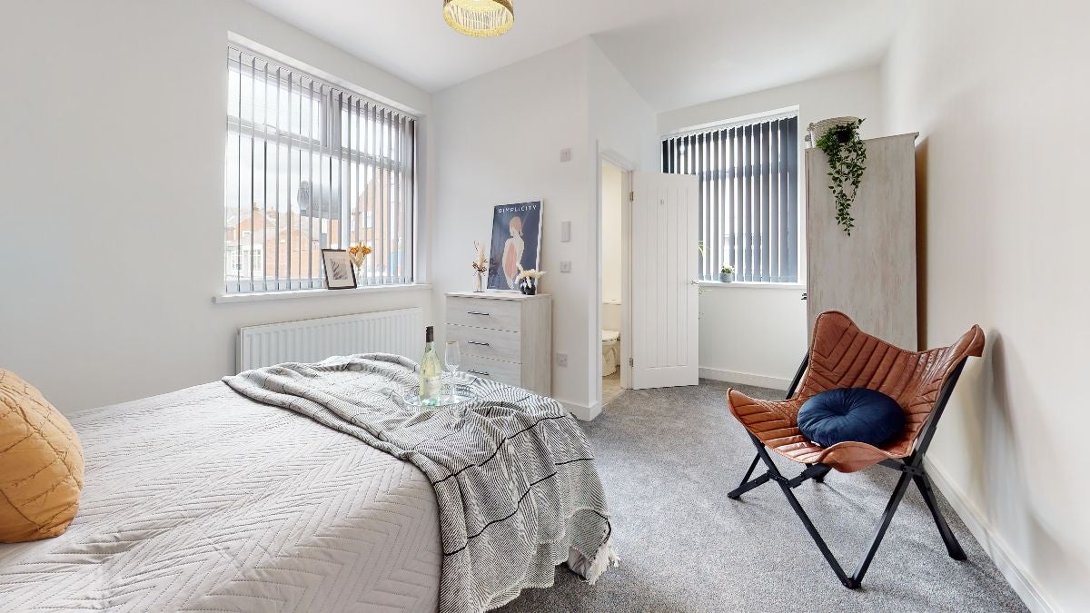 Room Lower Oxford Street in Wakefield