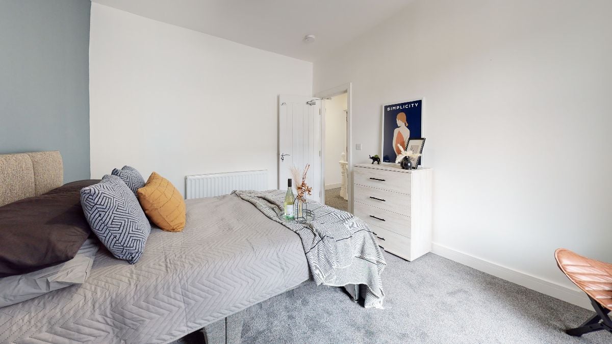 Room Lower Oxford Street in Wakefield