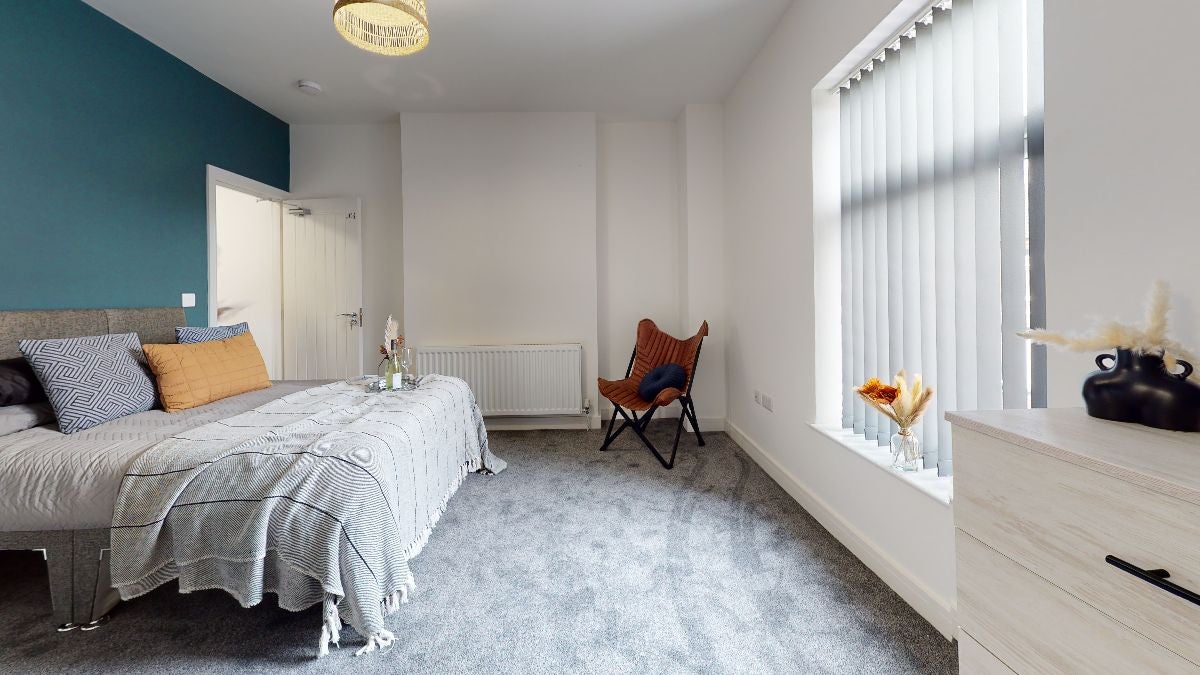 Room Lower Oxford Street in Wakefield