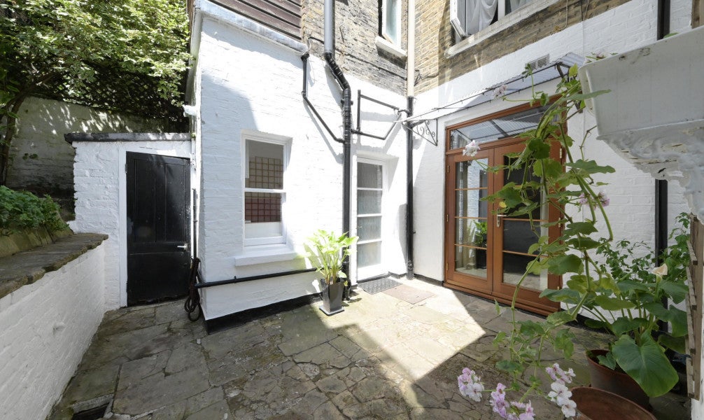Flat Finborough Road in London