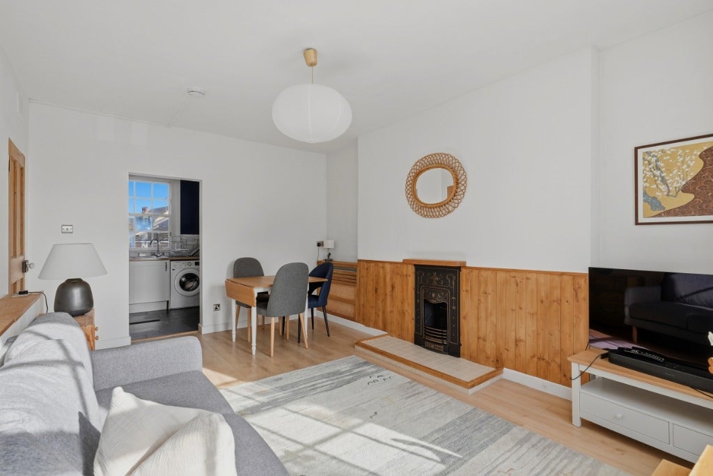Flat East Crosscauseway in City of Edinburgh