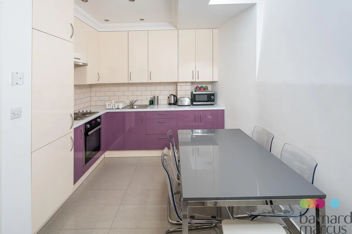 Flat Seagrave Road in Greater London