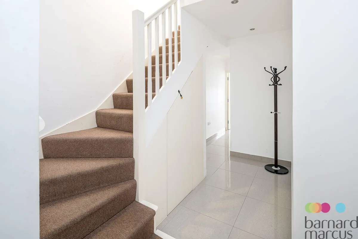 Flat Seagrave Road in Greater London