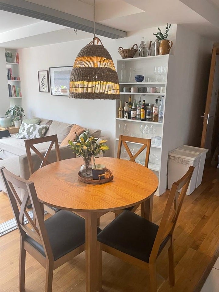 Flat Crowndale Road in Greater London