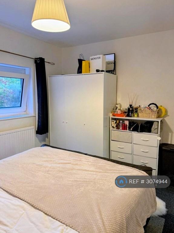 Flat Braybourne Close in Greater London