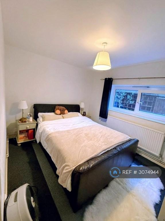 Flat Braybourne Close in Greater London