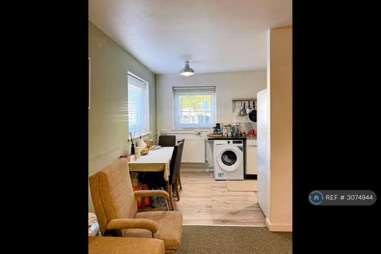 Flat Braybourne Close in Greater London