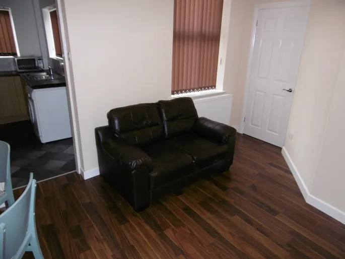 Room Chestnut Avenue in Nottingham