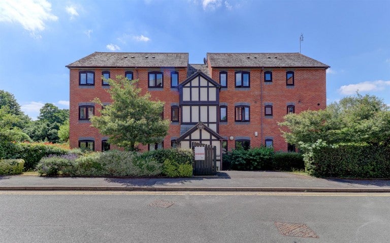 Flat The Moorings in Warwick