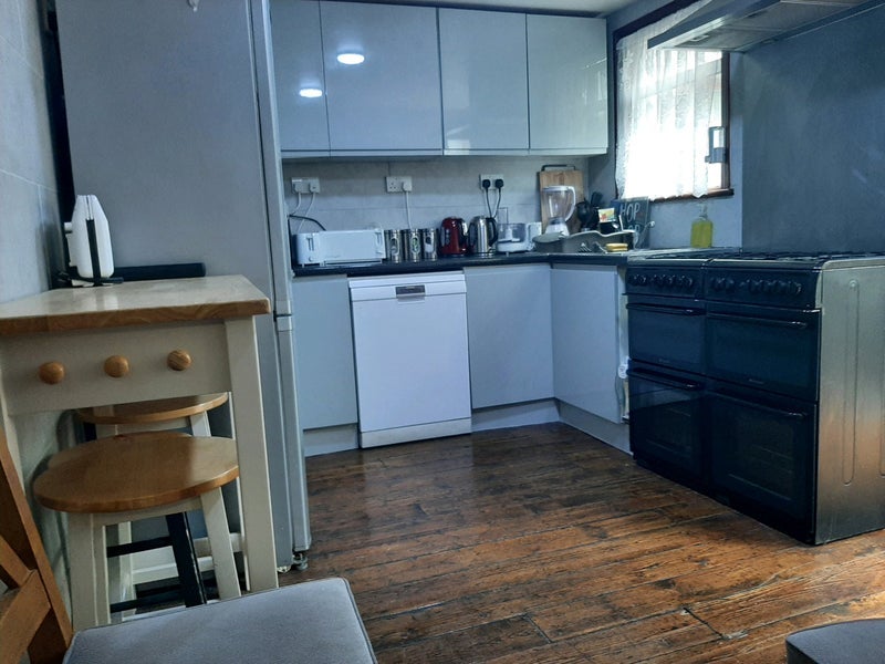 Room Relf Road in Greater London