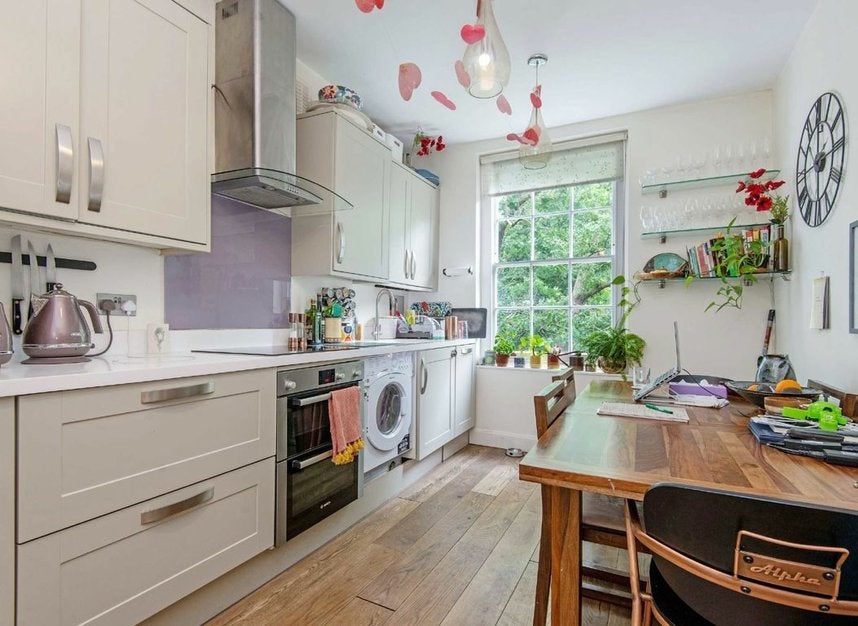 Flat Chadwell Street in Greater London