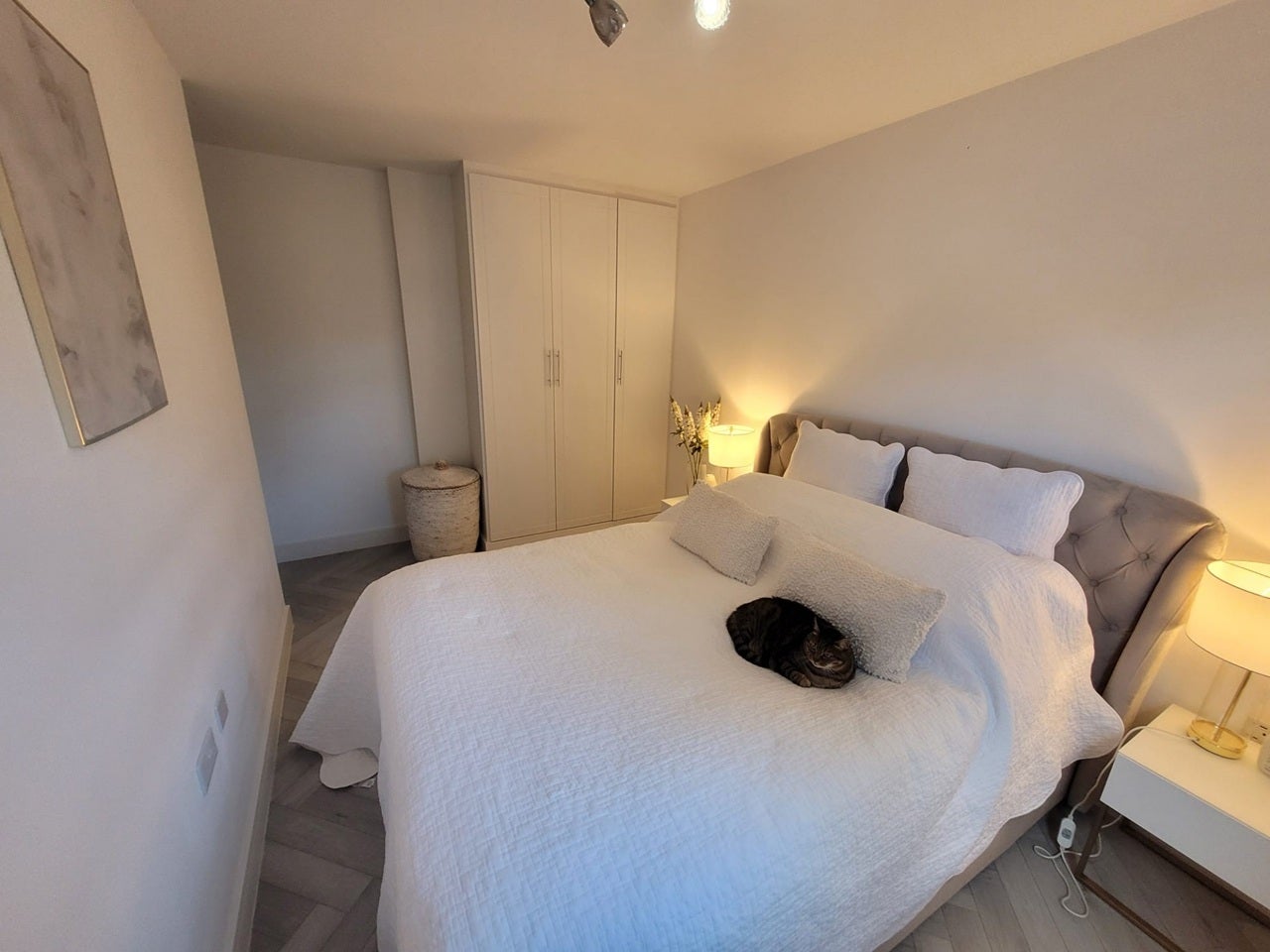 Flat Ambleside Avenue in Greater London