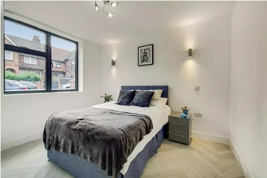 Flat Ambleside Avenue in Greater London
