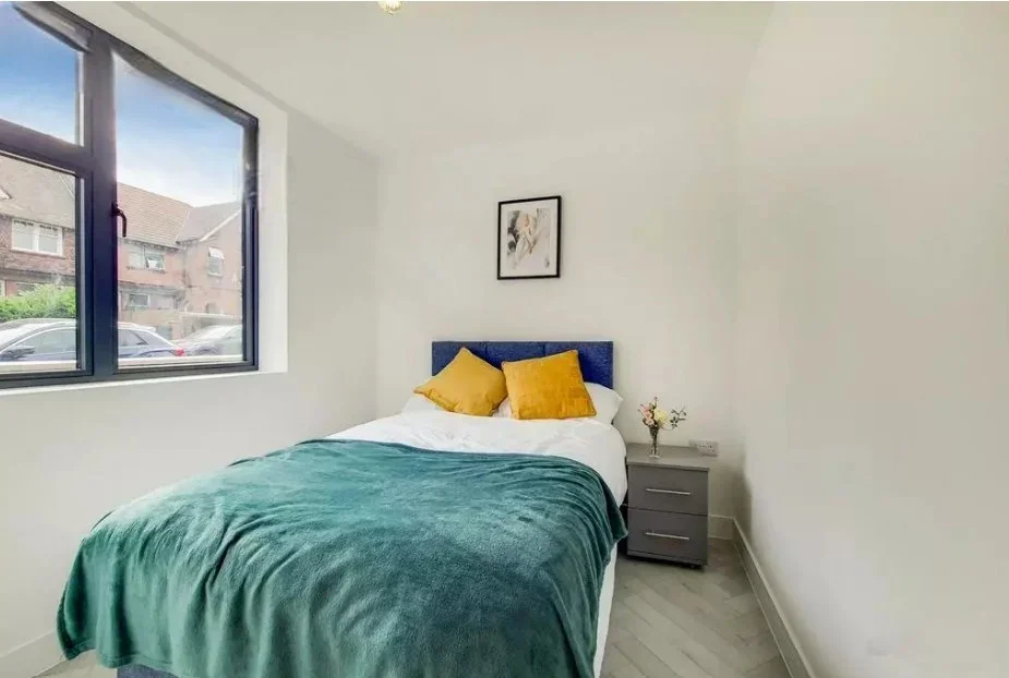 Flat Ambleside Avenue in Greater London