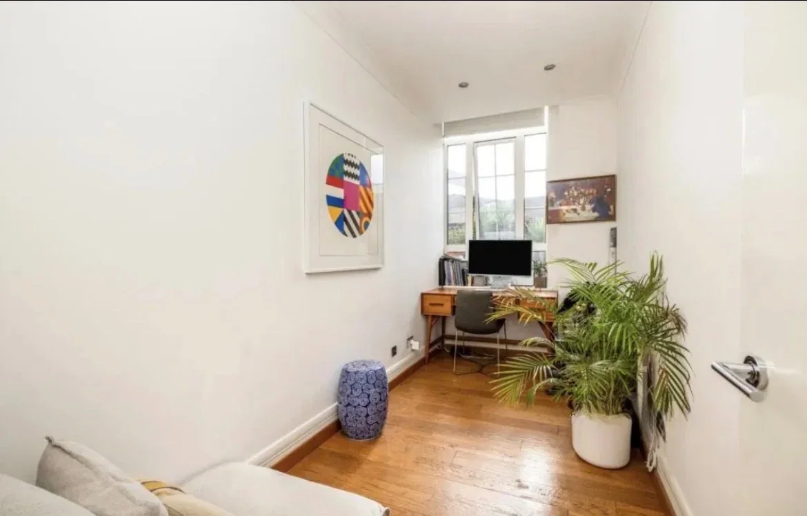 Flat Grange Yard in Greater London