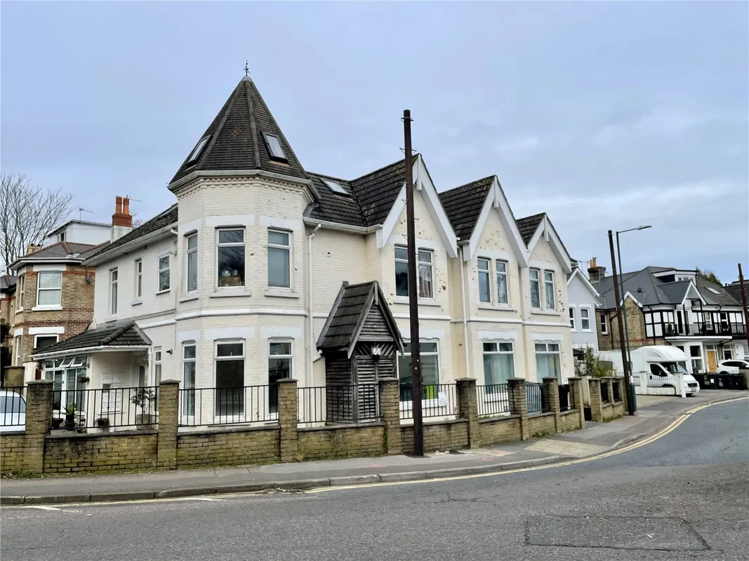 Flat Alum Chine Road in Bournemouth
