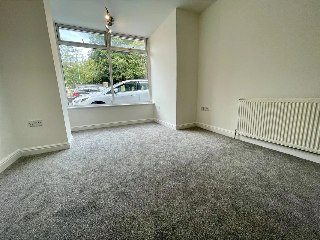 Flat Alum Chine Road in Bournemouth