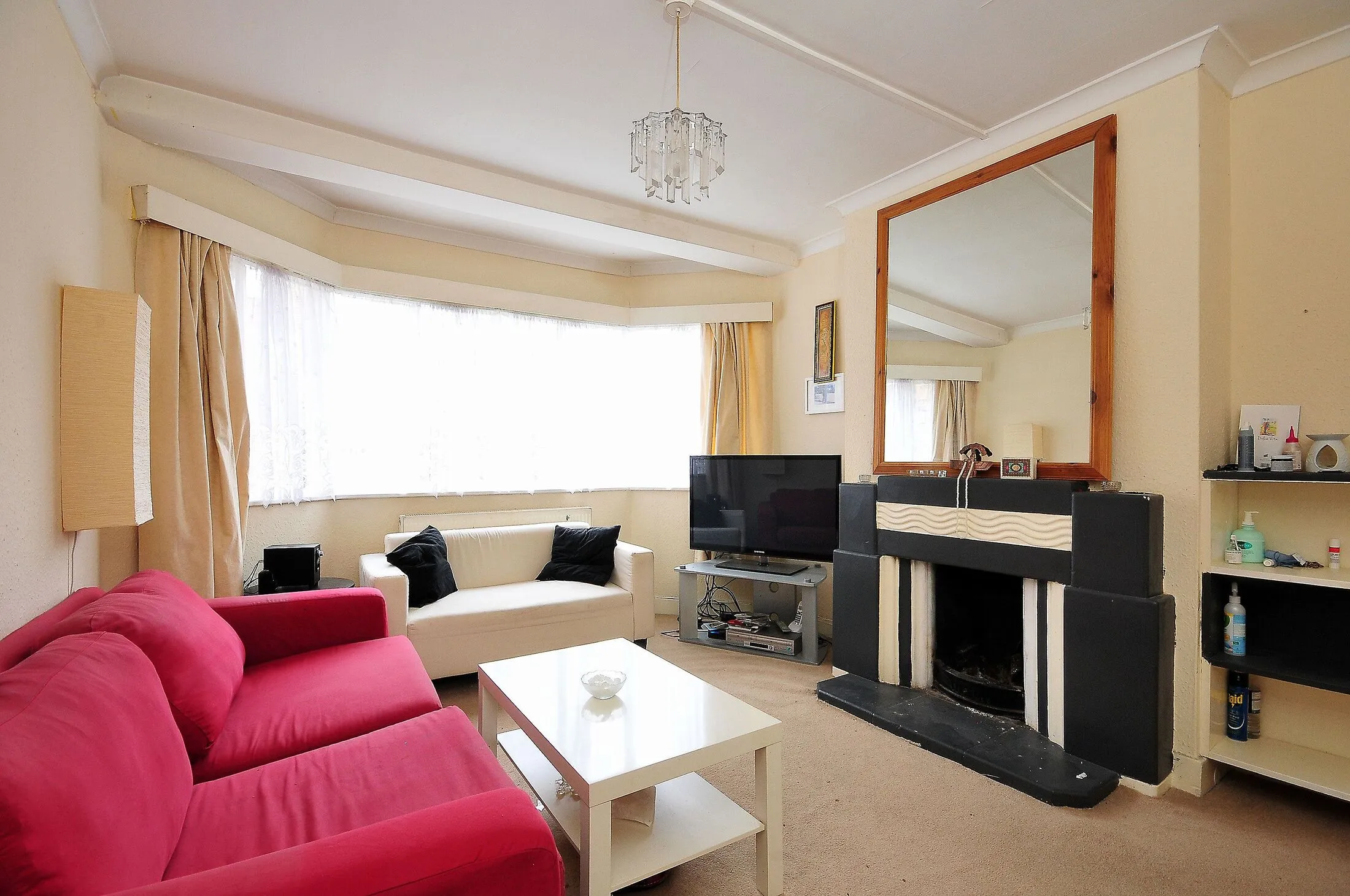 Flat Chiswick Village in Greater London
