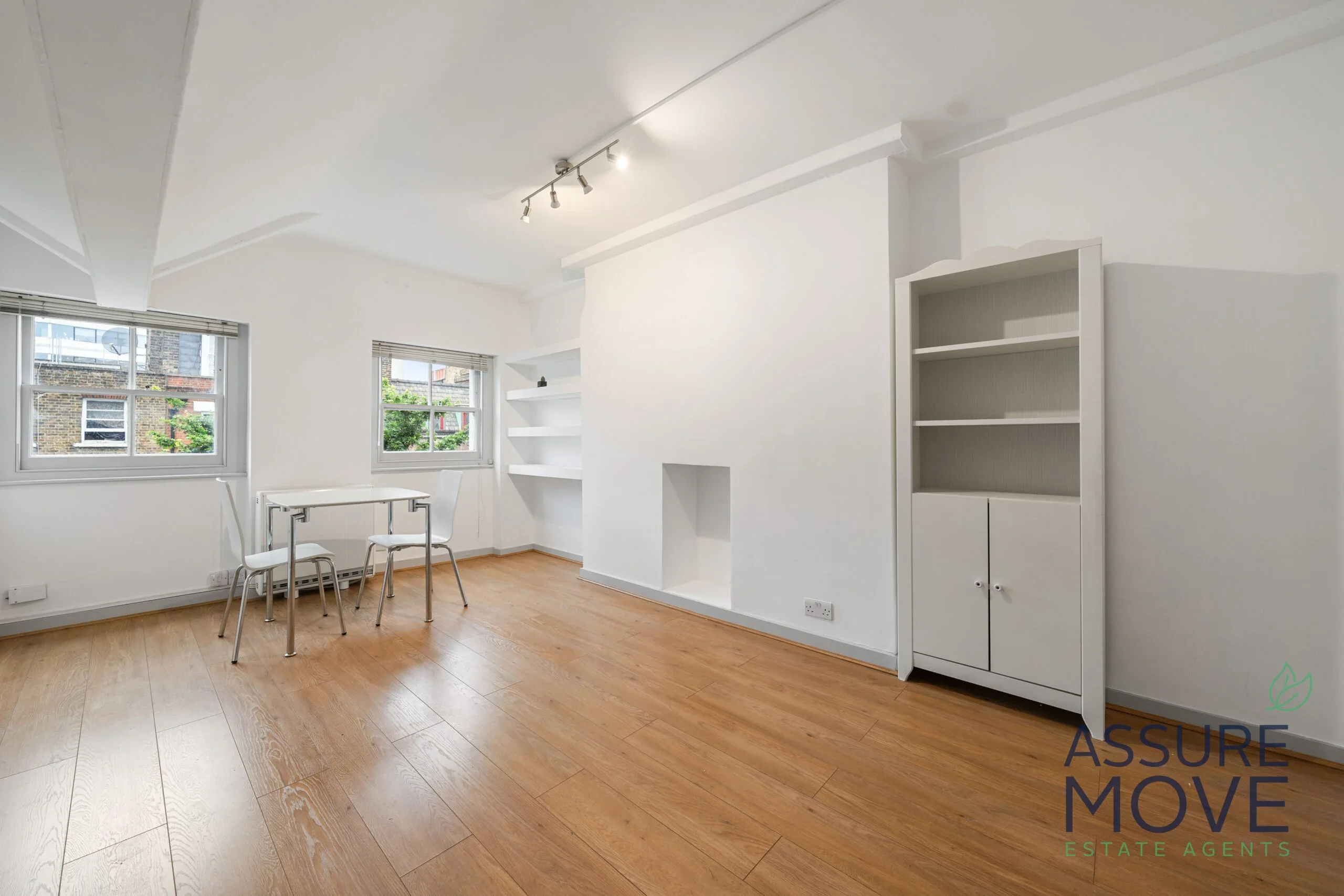 Flat Goodge Street in Greater London