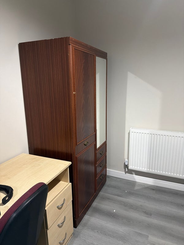 Room Cyfarthfa Street in Cardiff
