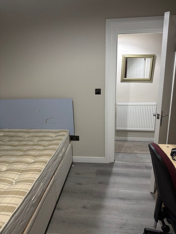 Room Cyfarthfa Street in Cardiff