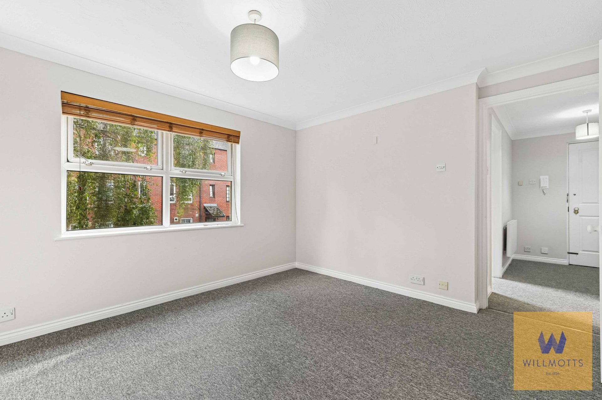 Flat Acton Lane in Greater London