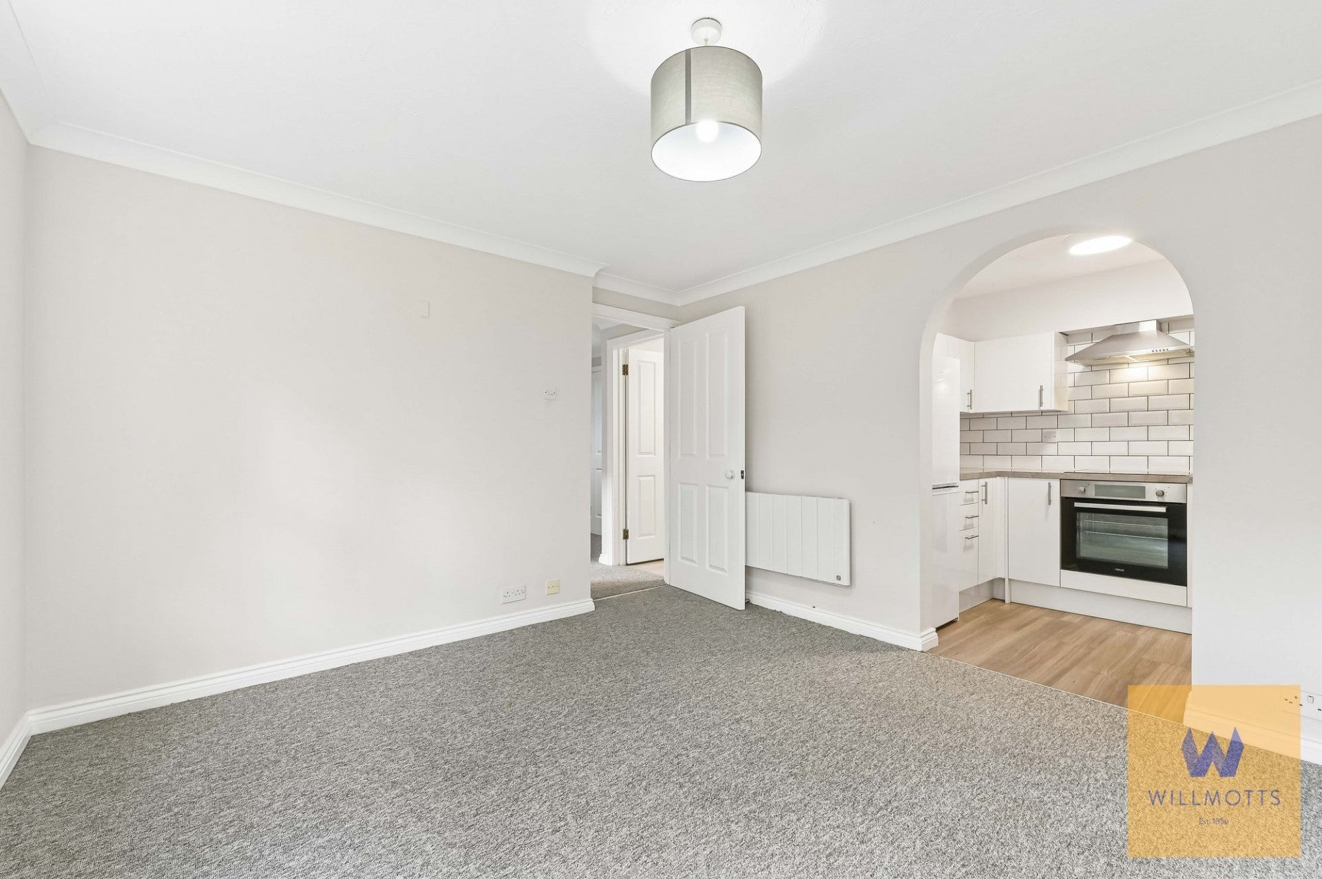 Flat Acton Lane in Greater London
