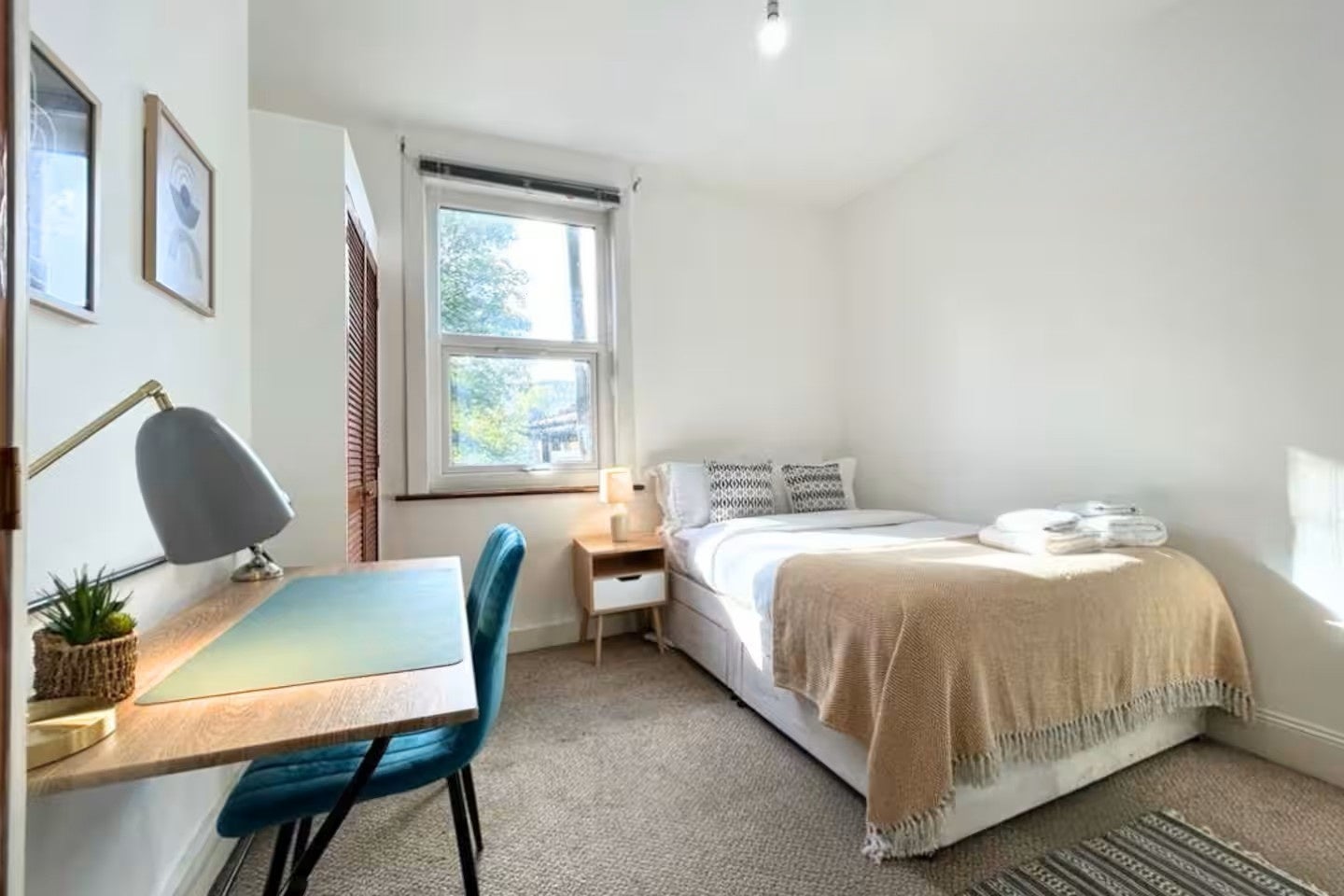 Room Lower Boston Road in Greater London