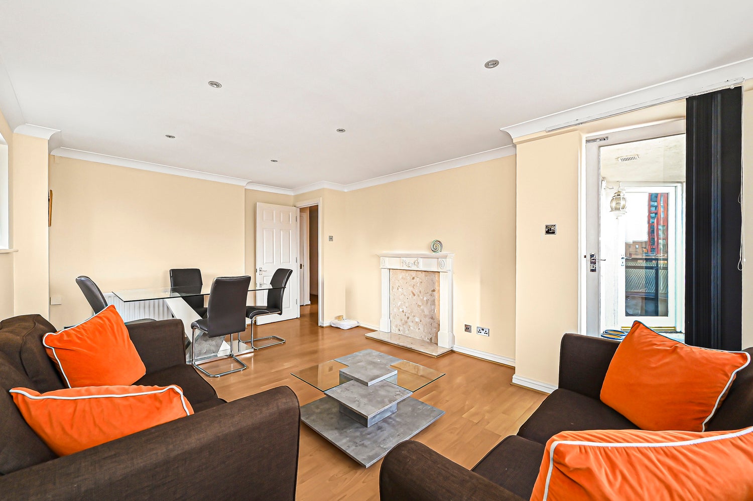 Flat Stewart Street in Greater London