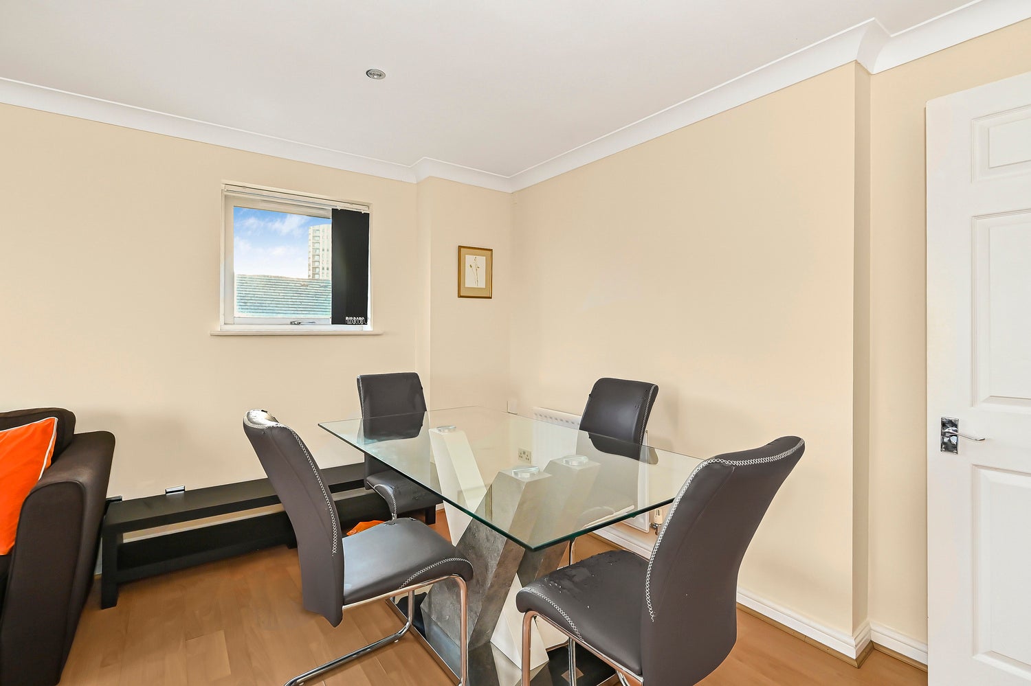 Flat Stewart Street in Greater London